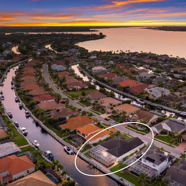 COASTAL ELEGANCE IN HARBOUR WALK AT THE INLETS