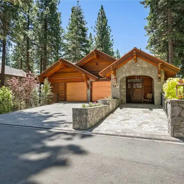FRESHLY RENOVATED MOUNTAIN RETREAT