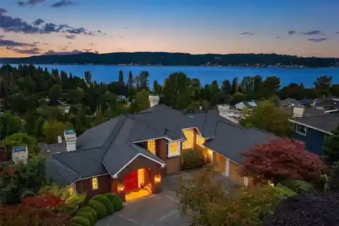 Northwest Contemporary Above Lake Washington