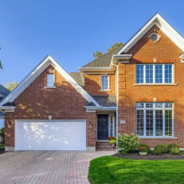 CHIC PRAIRIE MANOR LIVING WITH MODERN REFINEMENT