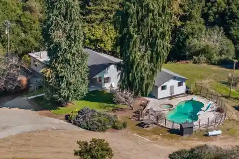 13-plus-acre Ranch in a Sun-drenched Meadow