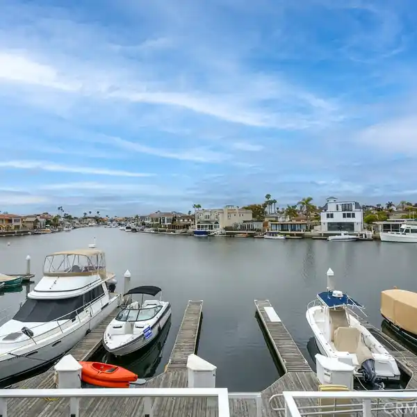 WATERFRONT TOWNHOME WITH PRIVATE DOCK