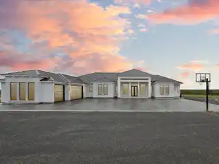 Modern Luxury Home in a Peaceful Setting