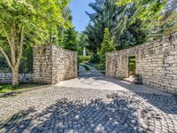 IMPRESSIVE RESIDENCE WITH A HUGE YARD IN DRAGALEVTSI