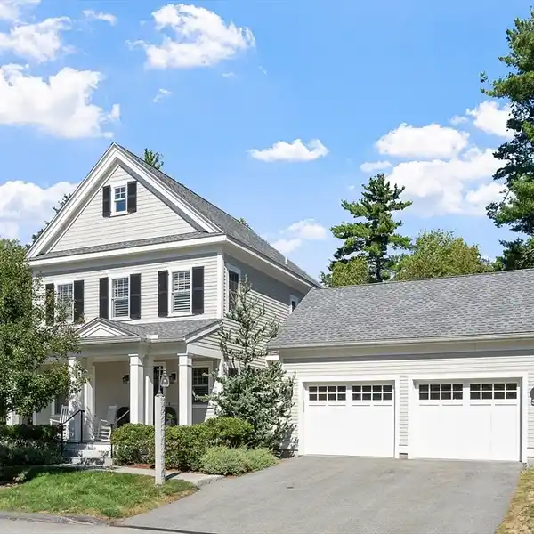 COLONIAL-STYLE CONDO IN A PREMIER COMMUNITY