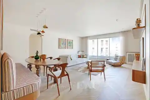 Stylish Fifth-Floor Retreat with Smart Upgrades