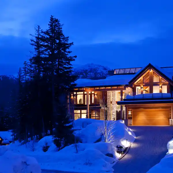 EXPANSIVE & SOPHISTICATED LUXURY