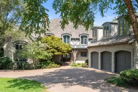 Exclusive Gated Retreat in Chartwell West