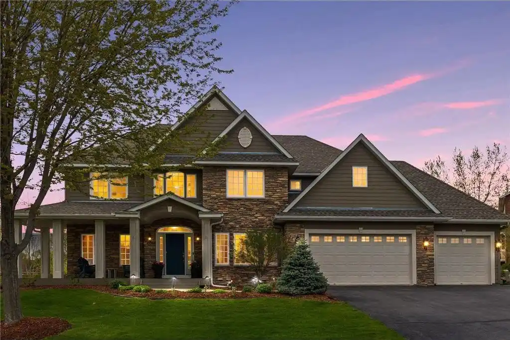 Luxury Living in Prestigious Chaska Town Course Fairway Hills