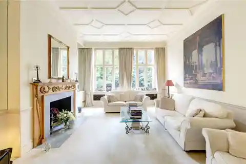 Lovely Full Floor Maisonette