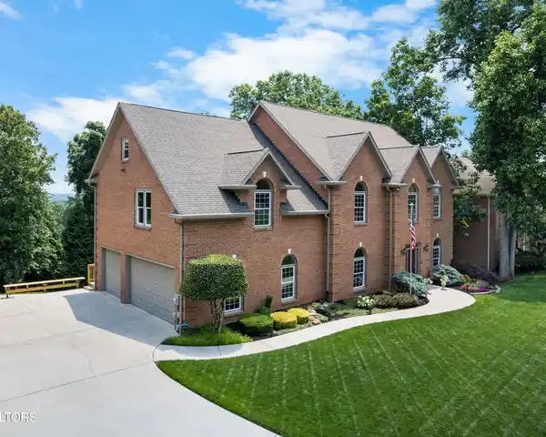 LUXURIOUS ALL-BRICK ESTATE WITH MOUNTAIN VIEWS