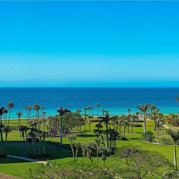 SPACIOUS RESIDENCE AT THE PRESTIGIOUS PROVENCE OF PARK SHORE