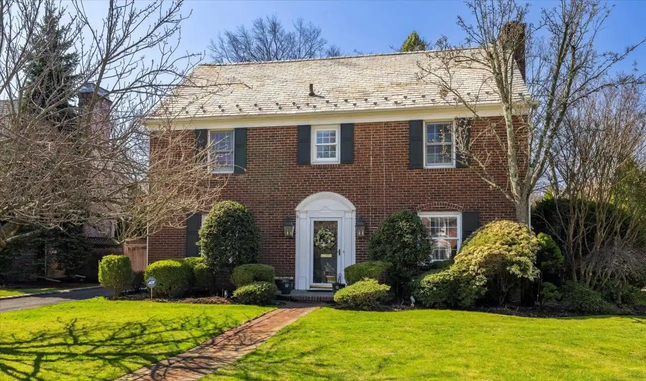 Georgian Colonial in Old Canterbury