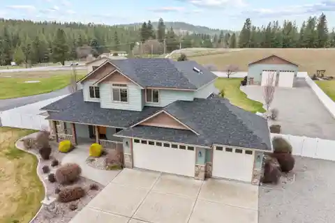 Exceptional Home in Woodland Hills Estate