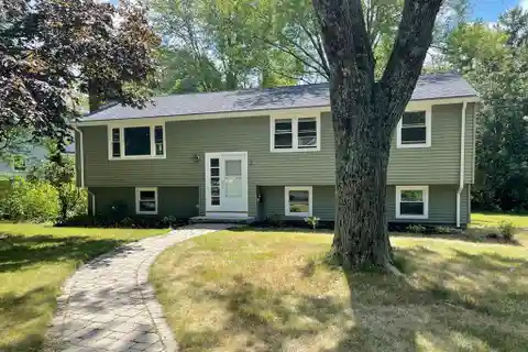 Coastal Cul-De-Sac Gem Near Beaches