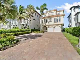 Spacious Direct Beachfront Pool Home in Bonita Springs