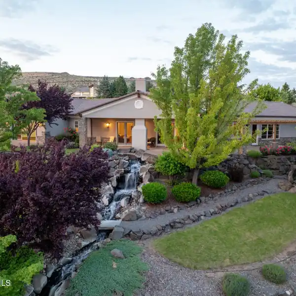 MEDITERRANEAN ELEGANCE WITH PANORAMIC VIEWS