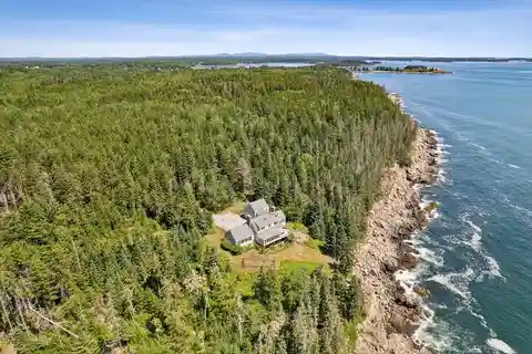Quintessential Maine Retreat