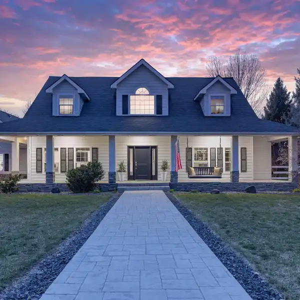 MODERN CAPE COD ESTATE IN THE COLONY