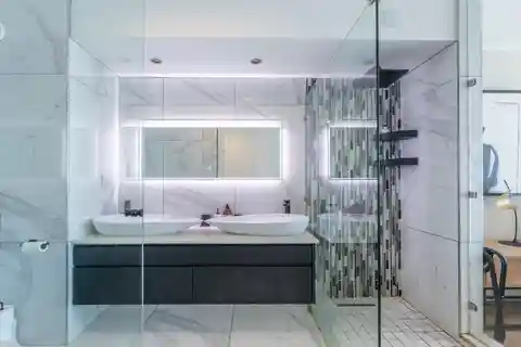 Luxurious Living Overlooking a Private Marina