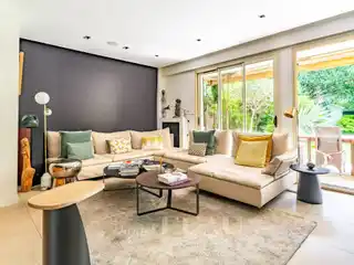 Bright Duplex Apartment with Garden