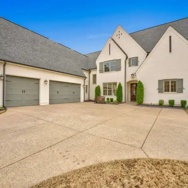 ELEGANT CUSTOM HOME IN SOUGHT-AFTER COLLIERVILLE