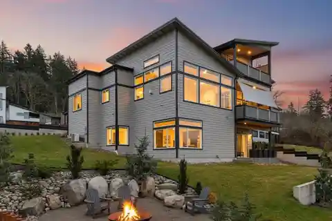 Ultra-Modern Smart Home Living