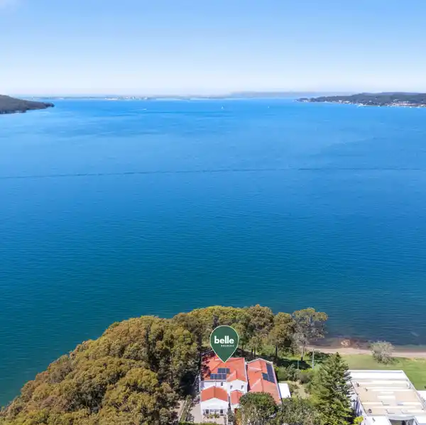 MAGNIFICENT WATERFRONT RESIDENCE