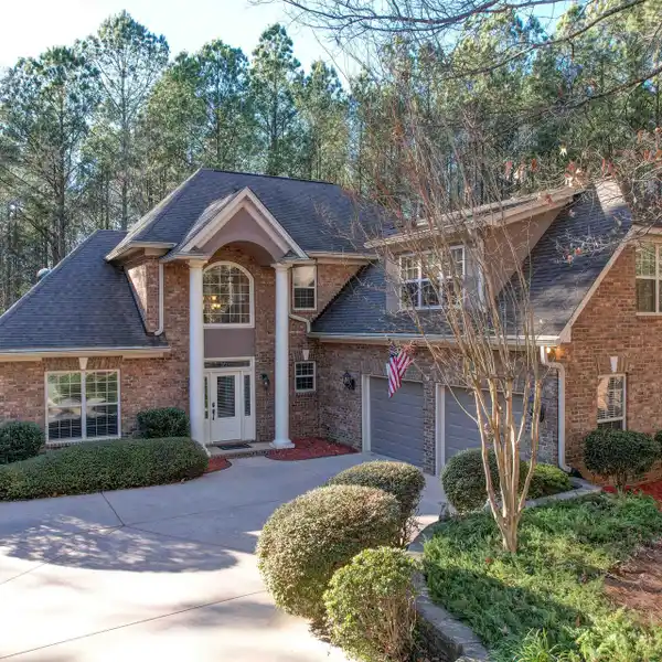 SPACIOUS HOME IN A PRIVATE UPSCALE COMMUNITY