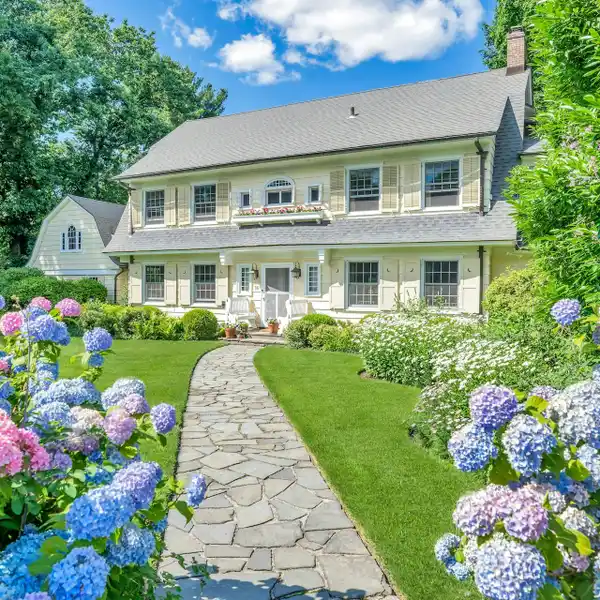 ENCHANTING NANTUCKET-LIKE RETREAT