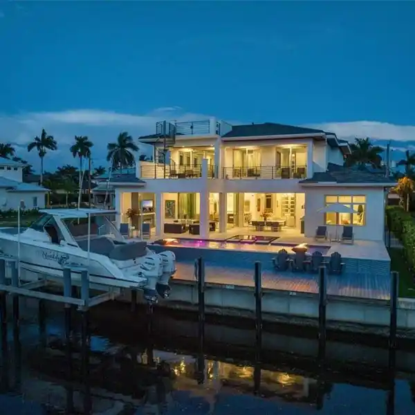 A MASTERPIECE OF INDOOR AND OUTDOOR LUXURY