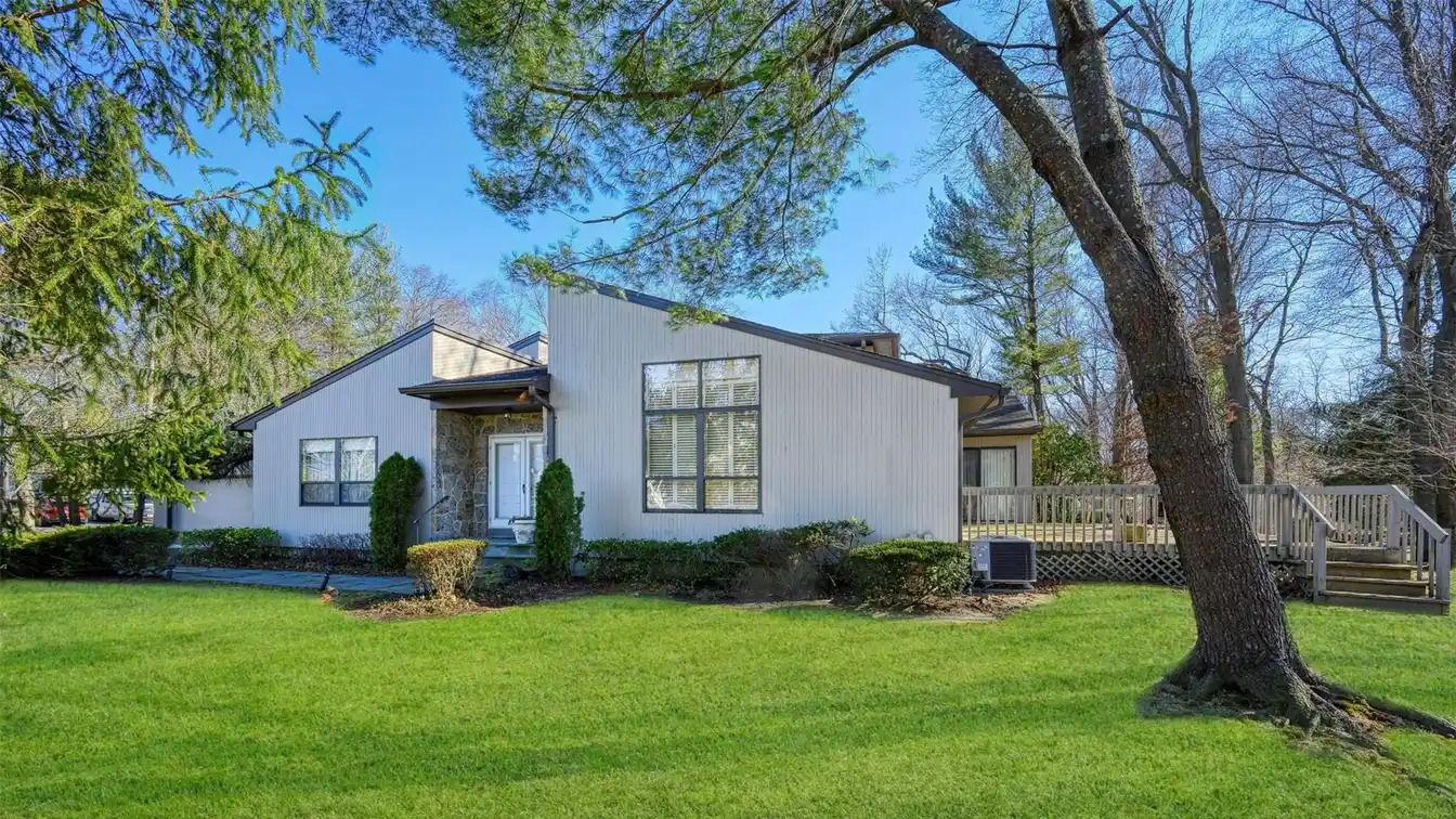 Bright and Spacious Home in the Fairways