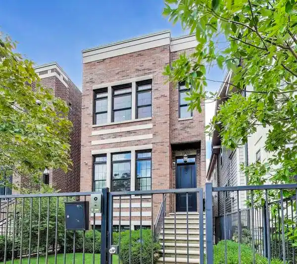 LUXURY AND COMFORT IN A SOUGHT-AFTER NEIGHBORHOOD