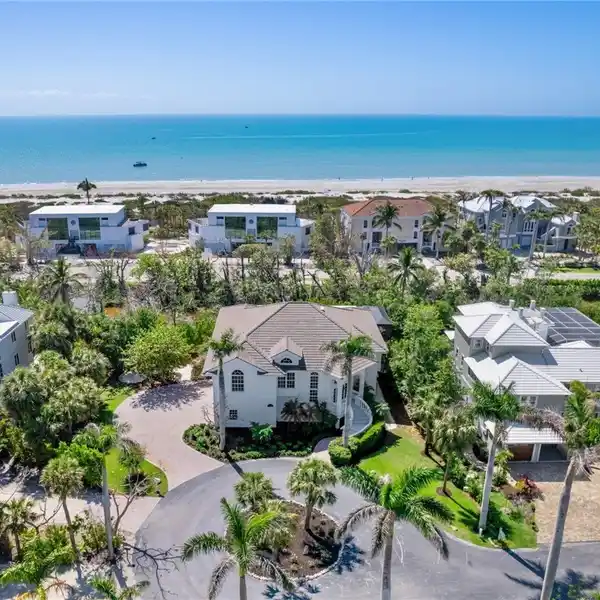 EXCLUSIVE ISLAND HOME WITH COASTAL ELEGANCE