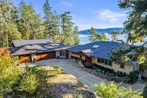 The Pinnacle of Island Waterfront Living
