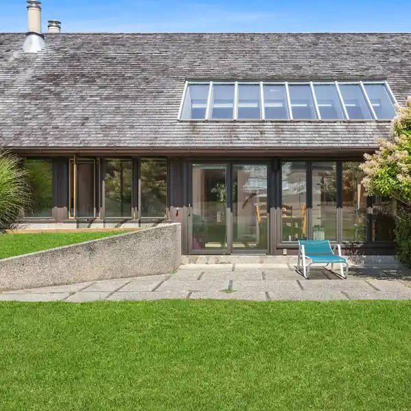 CONVENIENT EAST HAMPTON HOME WITH COMMUNITY AMENITIES