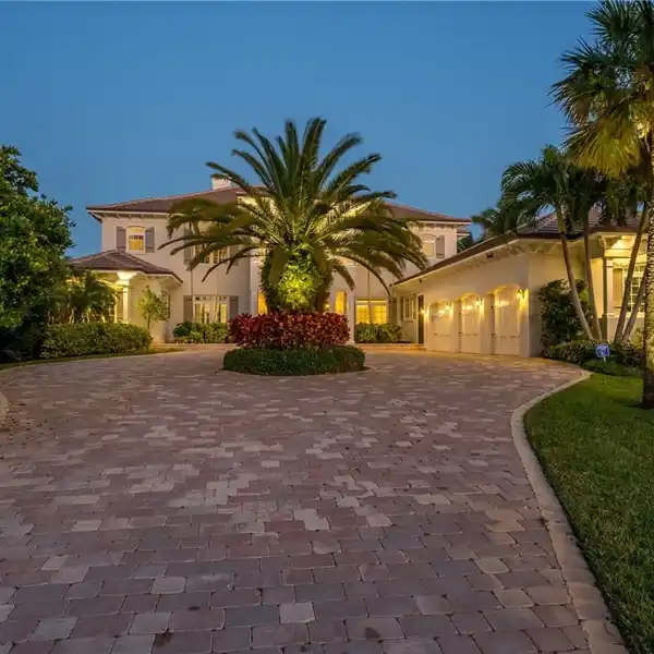 MAJESTIC OCEANFRONT ESTATE