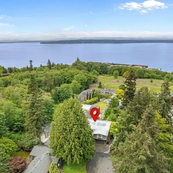 EXQUISITE HOME WITH SOUND AND MOUNTAIN VIEWS