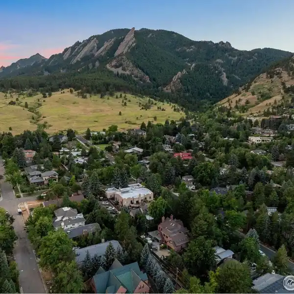 ENDURING ALLURE IN AN UNMATCHED LOCATION