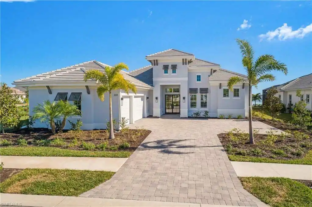 Exceptional Lakefront Property in Coveted Lakewood Ranch