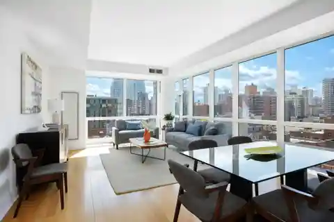 Sunlit Luxury Home in Full-Service Ariel East