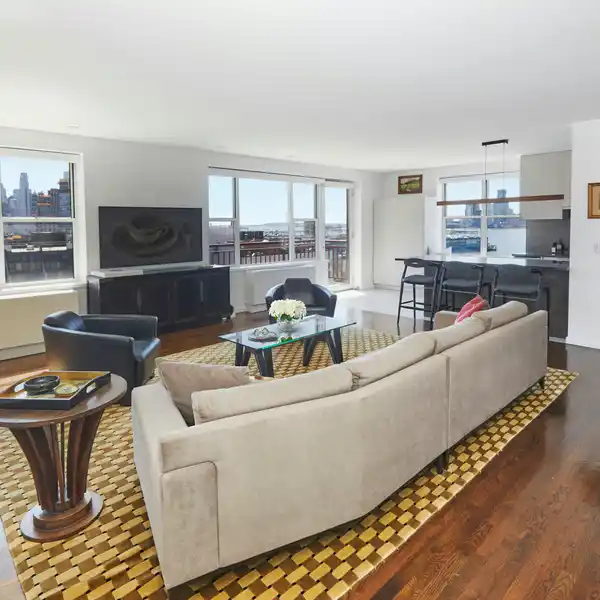 MAGICAL FULL-FLOOR CONDOMINIUM