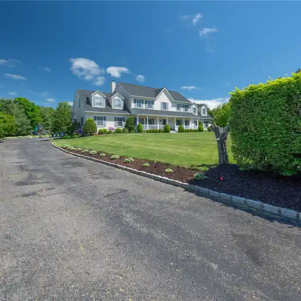 METICULOUSLY MAINTAINED FRONT PORCH COLONIAL