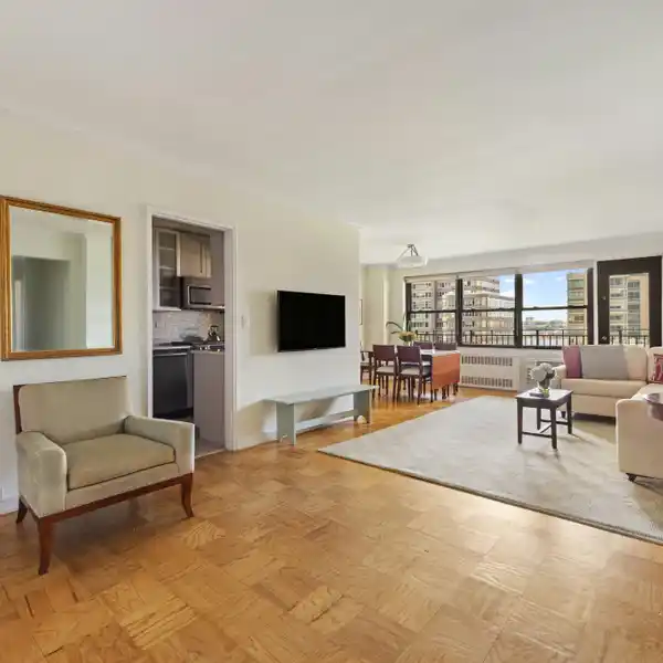 LUXURIOUS HOME IN COVETED LINCOLN TOWERS