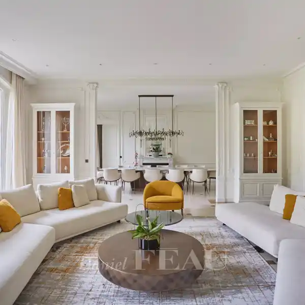 EXCEPTIONAL FIRST FLOOR APARTMENT