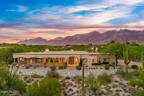 Grand Catalina Foothills Estate with Stunning Views