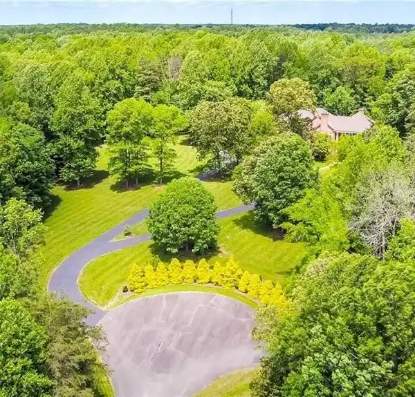 STUNNING SIX BEDROOM HOME ON TEN PRIVATE ACRES