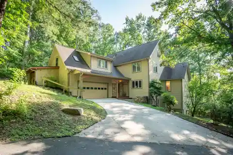 Spacious Mountain Retreat