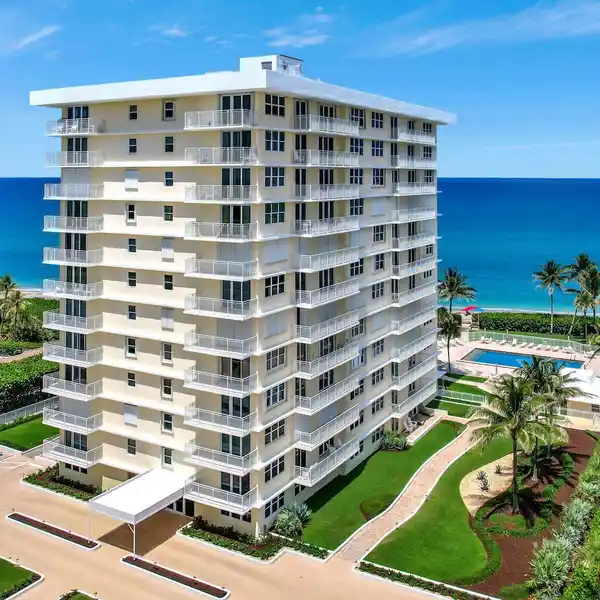 LUXE LIVING IN JUNO'S PREMIER BOUTIQUE RESIDENCE