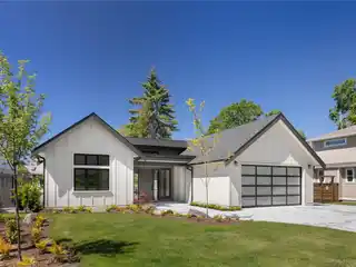 Immaculate Rancher in Desirable Pat Bay